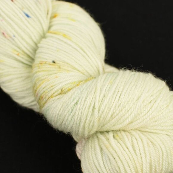 Spun Right Round Classic Sock Yarn SW Merino 438 Yds Color Pistachio Seahouse - Picture 2 of 5